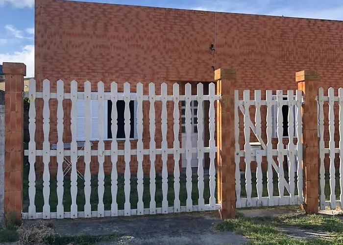 Casa Com 2 Quartos Grandes A 150M Da Praia