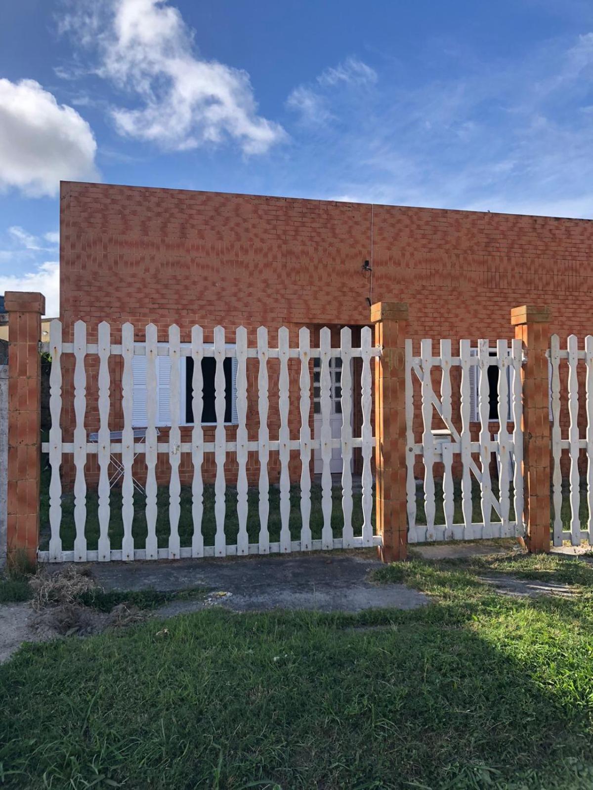 Casa Com 2 Quartos Grandes A 150m Da *